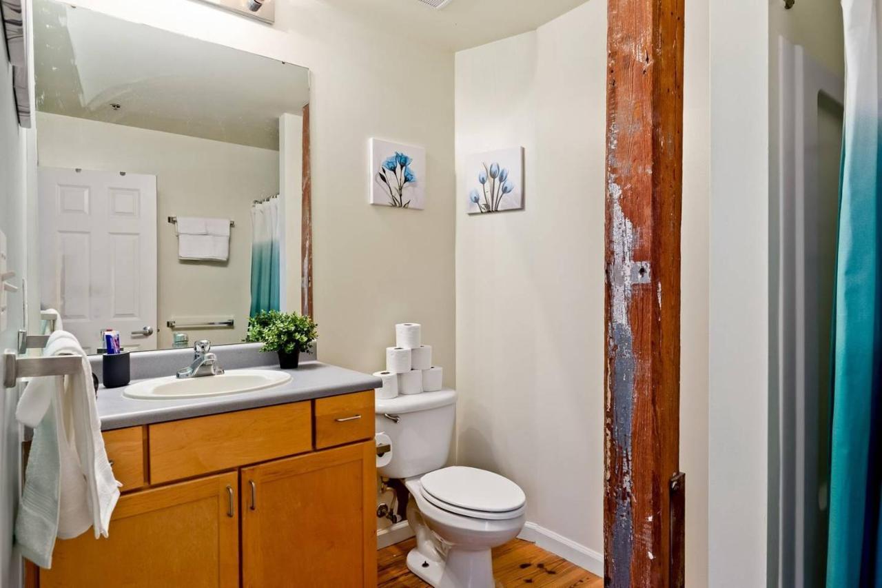Appartamento Trifecta Historic Brick 2Br Getaway Superhost Durham Esterno foto